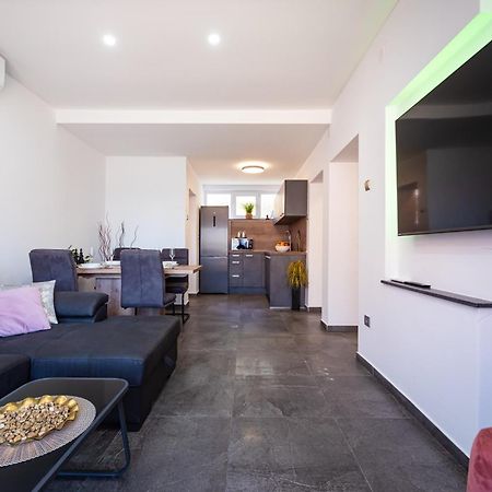 Ferienwohnung Kolovare Garden Oasis - First Row By Sea Zadar Exterior foto