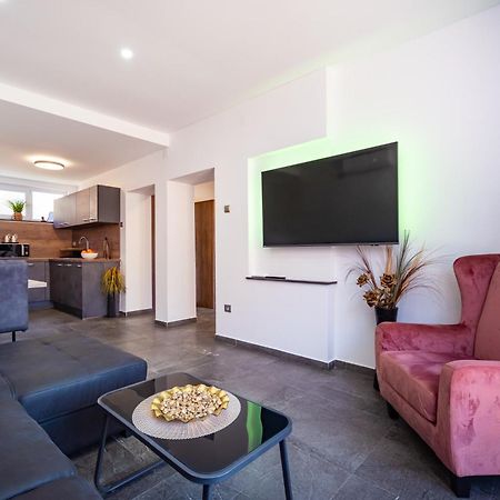 Ferienwohnung Kolovare Garden Oasis - First Row By Sea Zadar Exterior foto