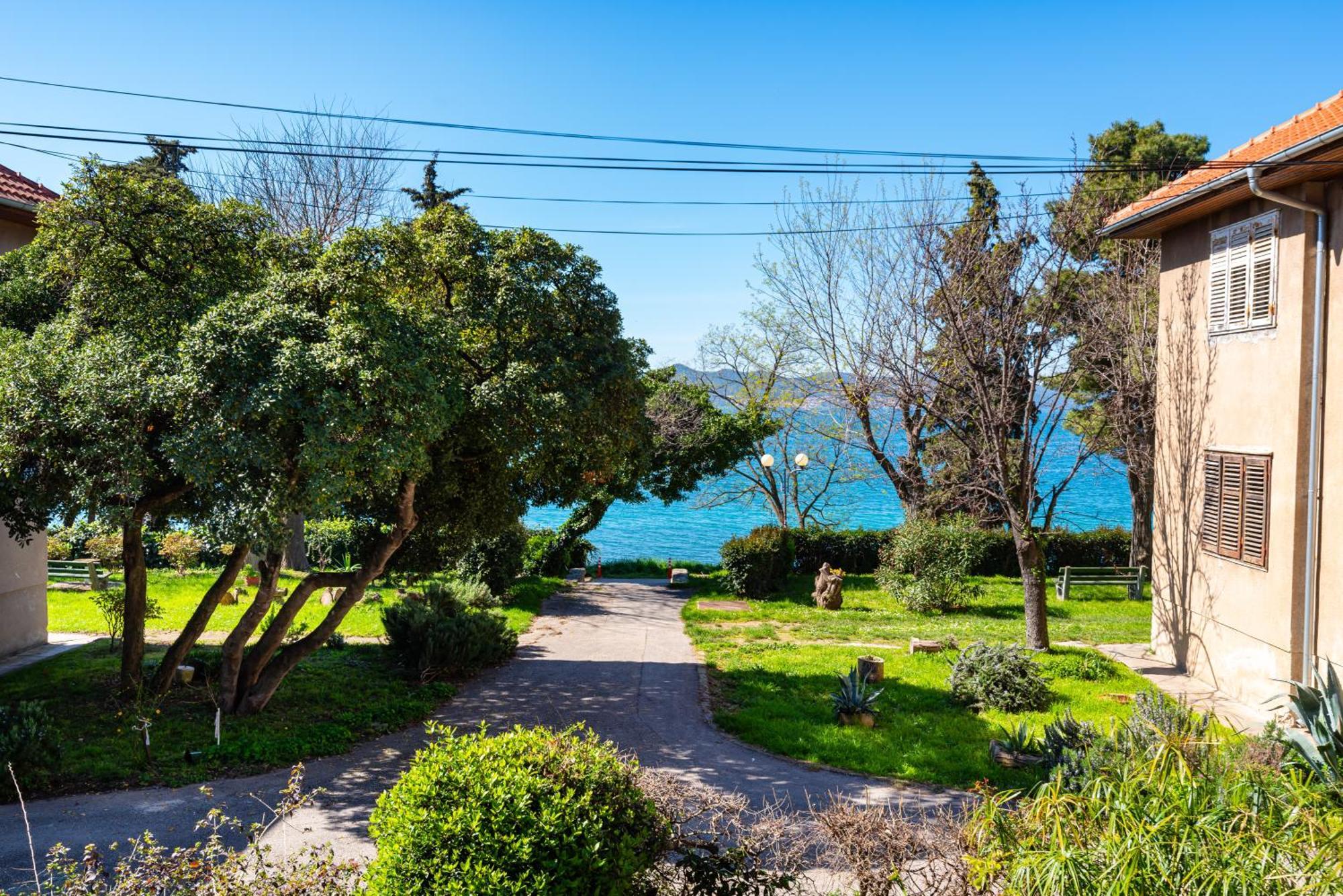 Ferienwohnung Kolovare Garden Oasis - First Row By Sea Zadar Exterior foto