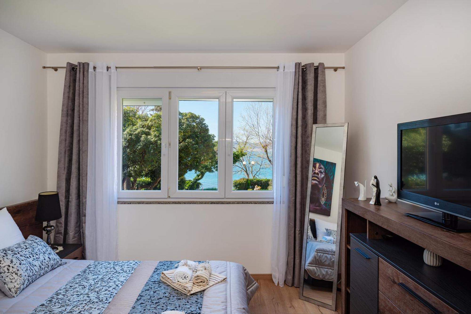 Ferienwohnung Kolovare Garden Oasis - First Row By Sea Zadar Exterior foto