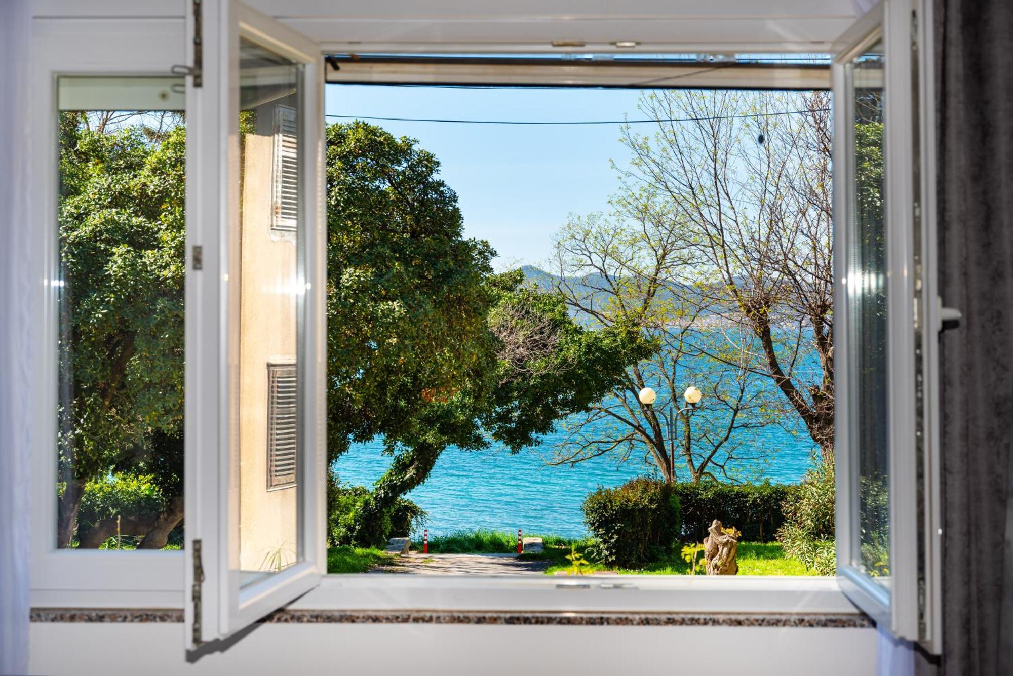 Ferienwohnung Kolovare Garden Oasis - First Row By Sea Zadar Exterior foto