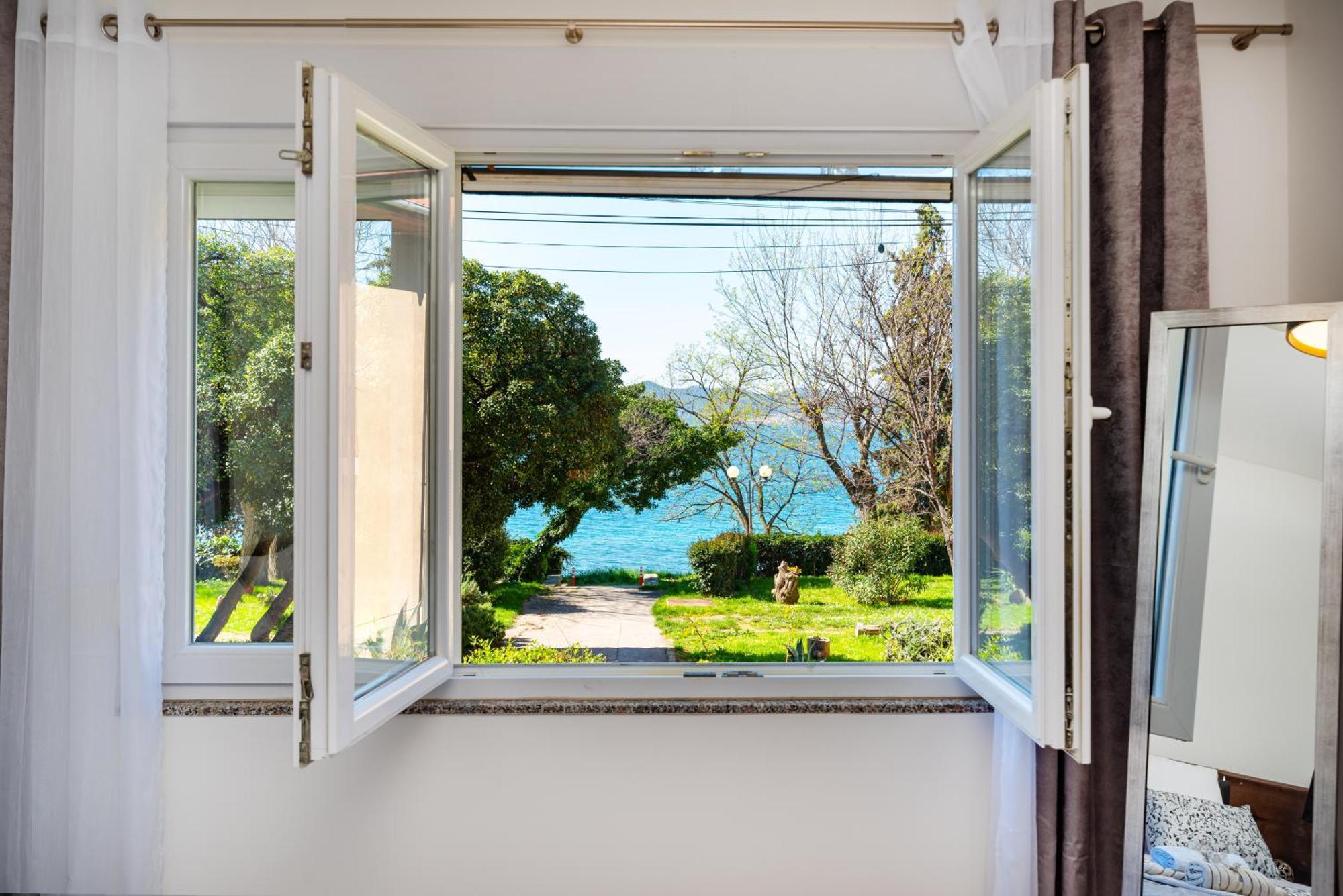 Ferienwohnung Kolovare Garden Oasis - First Row By Sea Zadar Exterior foto